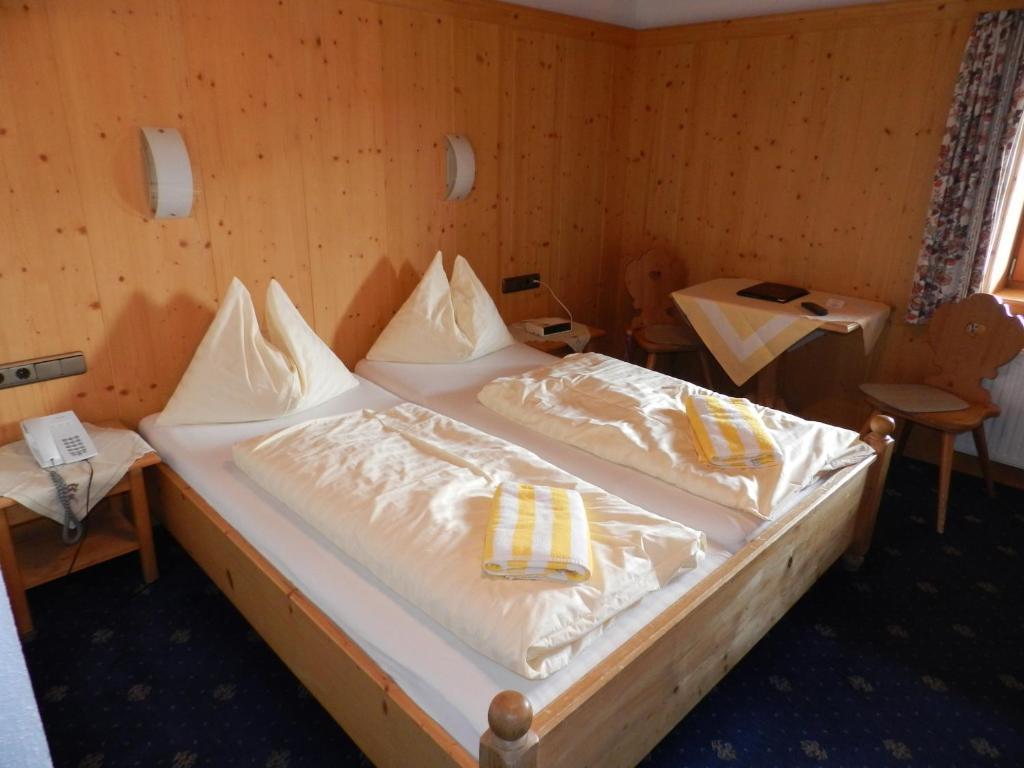קיצביהל Hotel Hubertus Mit Erlebnislandgasthof Reitherwirt חדר תמונה